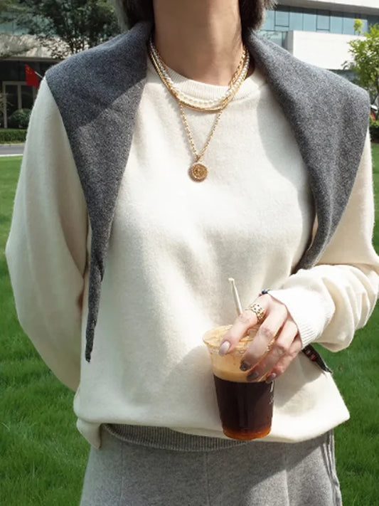 Sciarpa Triangolare in Lana - Eleganza Britannica Contemporanea