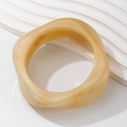Bracciale Bangle Vintage in Resina - Design Geometrico Irregolare Marrone