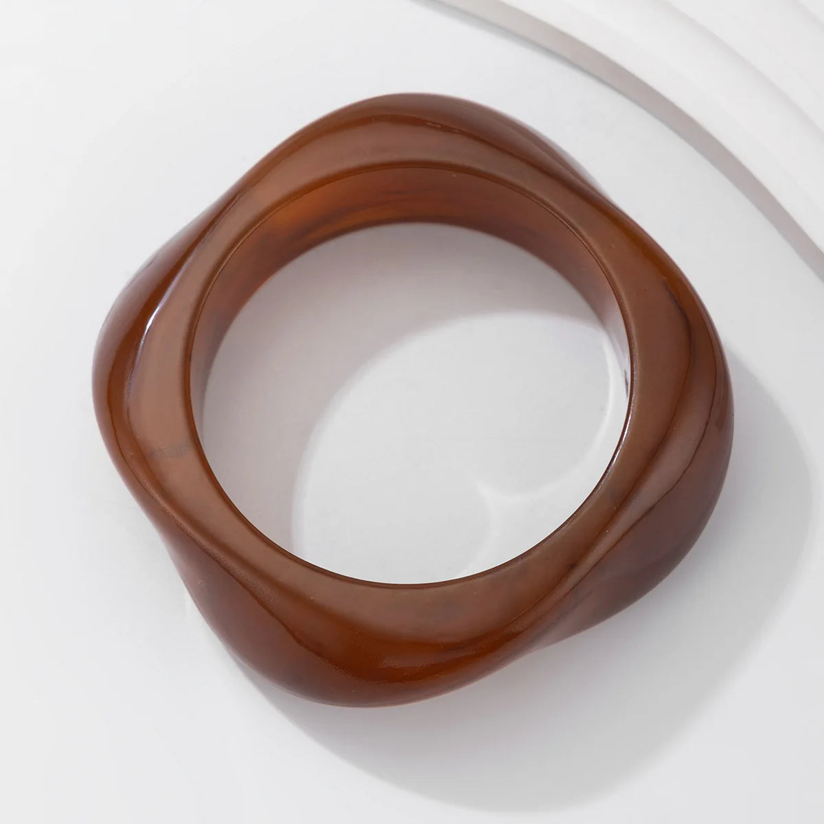 Bracciale Bangle Vintage in Resina - Design Geometrico Irregolare Marrone