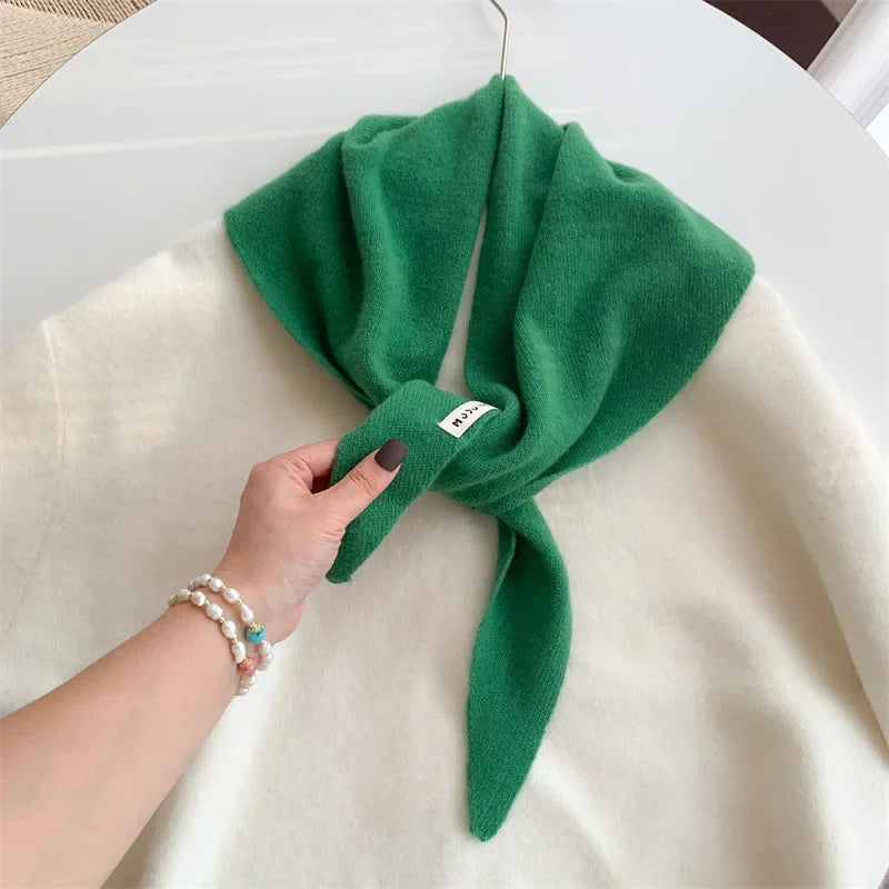 Sciarpa Triangolare in Lana - Eleganza Britannica Contemporanea