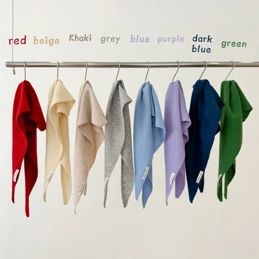 Sciarpa Triangolare in Lana - Eleganza Britannica Contemporanea