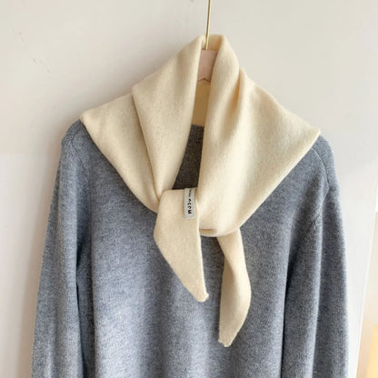 Sciarpa Triangolare in Lana - Eleganza Britannica Contemporanea