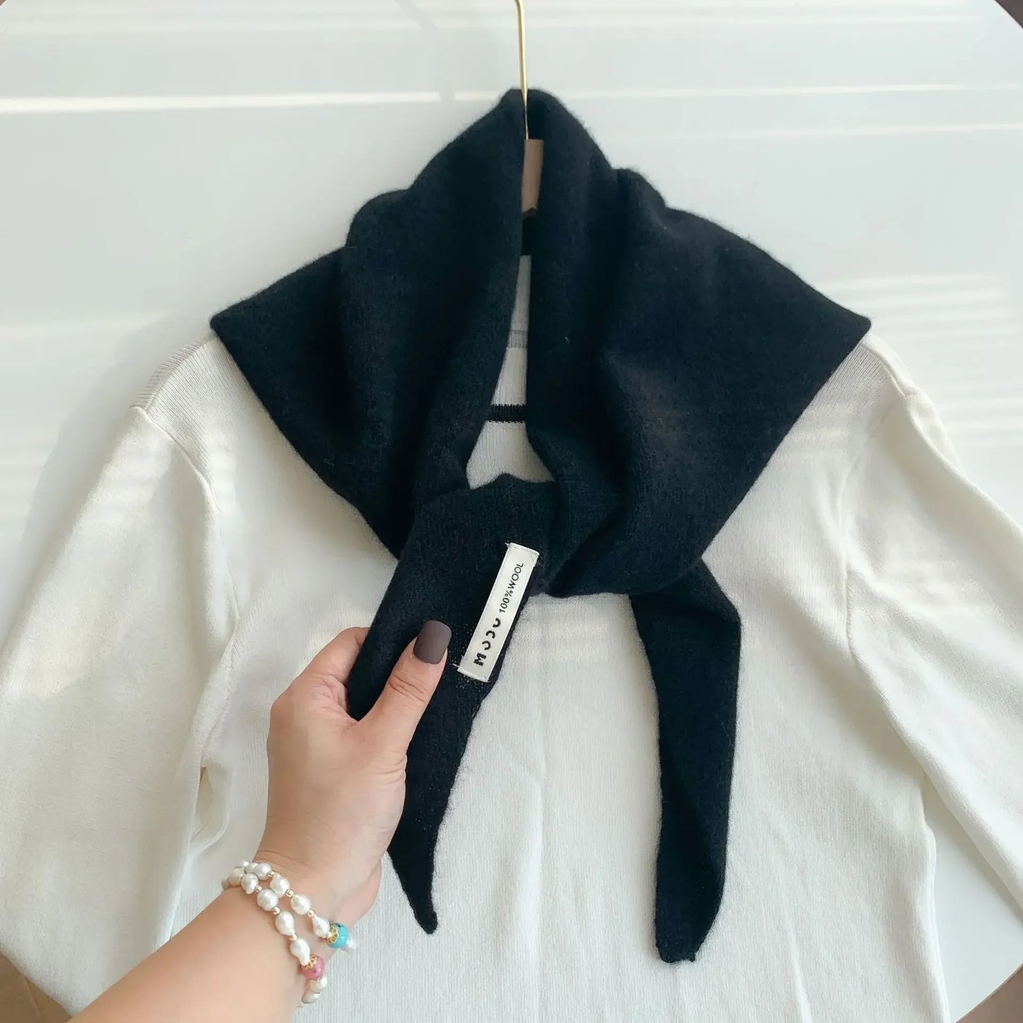 Sciarpa Triangolare in Lana - Eleganza Britannica Contemporanea