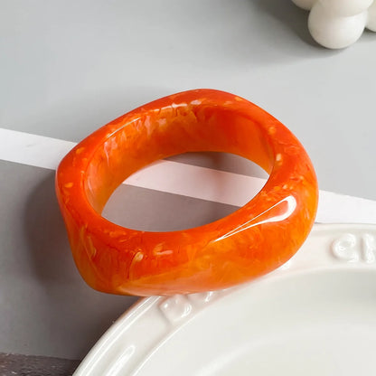 Bracciale Bangle Vintage in Resina - Design Geometrico Irregolare Marrone